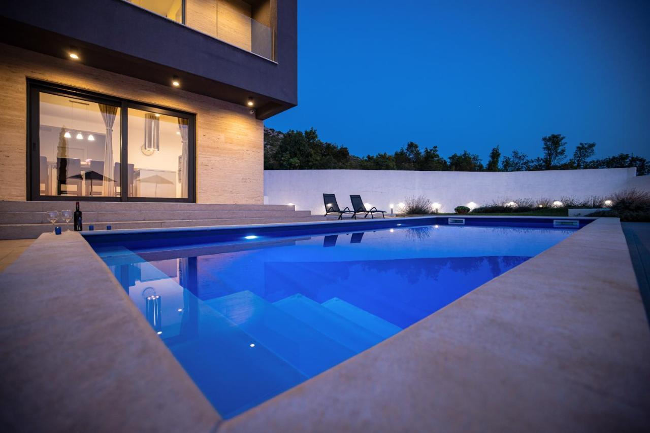 Вілла Royal Promons - Heated Pool Стариград-Паклениця Екстер'єр фото
